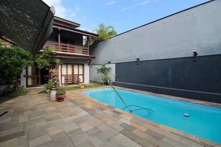 Casa à venda com 390m², 4 quartos e 4 vagas Casa à venda com 390m², 4 quartos e 4 vagasQuintal