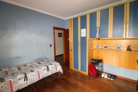 Casa à venda com 390m², 4 quartos e 4 vagas Casa à venda com 390m², 4 quartos e 4 vagasQuarto 2