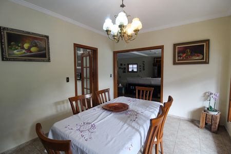 Casa à venda com 390m², 4 quartos e 4 vagas Casa à venda com 390m², 4 quartos e 4 vagasSala de Jantar