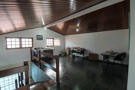 Casa à venda com 390m², 4 quartos e 4 vagas Casa à venda com 390m², 4 quartos e 4 vagasAteliê
