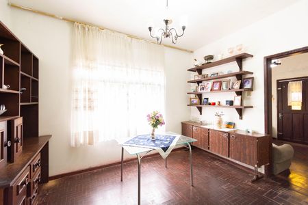 Casa à venda com 3 quartos, 110m² em Niterói, Canoas