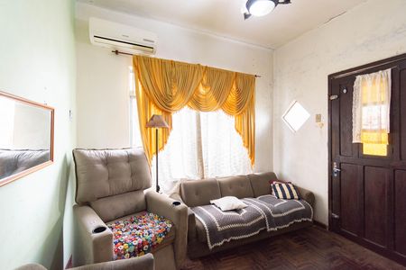 Casa à venda com 3 quartos, 110m² em Niterói, Canoas