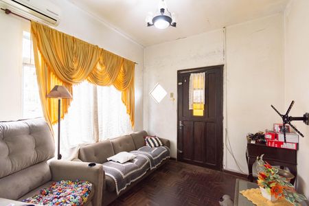 Casa à venda com 3 quartos, 110m² em Niterói, Canoas