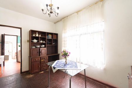 Casa à venda com 3 quartos, 110m² em Niterói, Canoas
