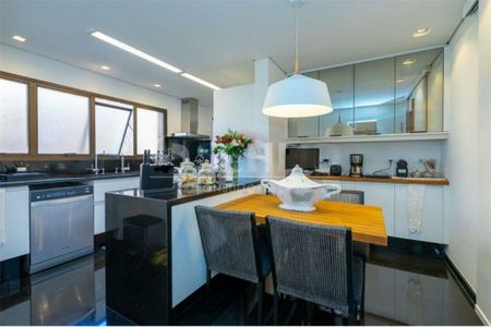 Apartamento à venda com 257m², 3 quartos e 4 vagas