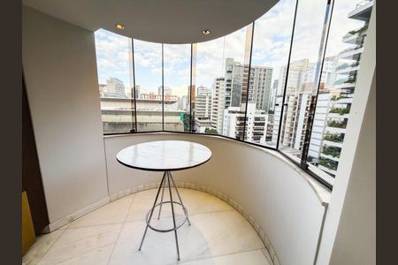 Apartamento para alugar com 130m², 3 quartos e 3 vagas Apartamento para alugar com 130m², 3 quartos e 3 vagasVaranda