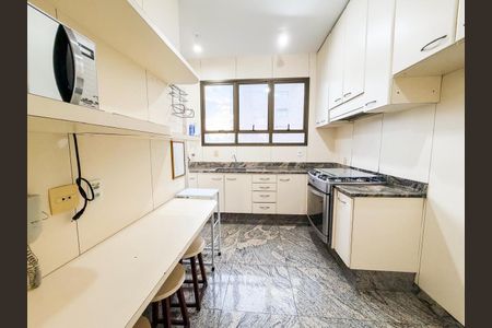 Cozinha de apartamento para alugar com 3 quartos, 130m² em Funcionários, Belo Horizonte