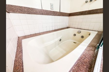 Apartamento para alugar com 130m², 3 quartos e 3 vagas Apartamento para alugar com 130m², 3 quartos e 3 vagasBanheiro