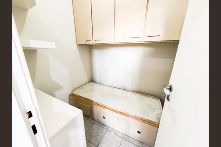 Apartamento para alugar com 130m², 3 quartos e 3 vagas Apartamento para alugar com 130m², 3 quartos e 3 vagasQuarto