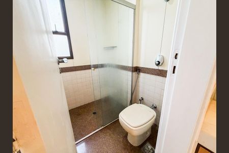 Apartamento para alugar com 130m², 3 quartos e 3 vagas Apartamento para alugar com 130m², 3 quartos e 3 vagasBanheiro