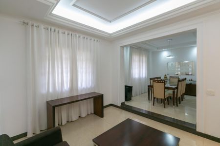 Casa para alugar com 720m², 4 quartos e 10 vagas