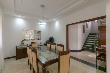 Casa para alugar com 720m², 4 quartos e 10 vagas