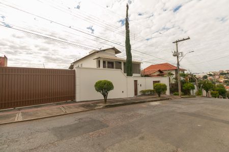 Casa para alugar com 720m², 4 quartos e 10 vagas