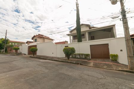 Casa para alugar com 720m², 4 quartos e 10 vagas