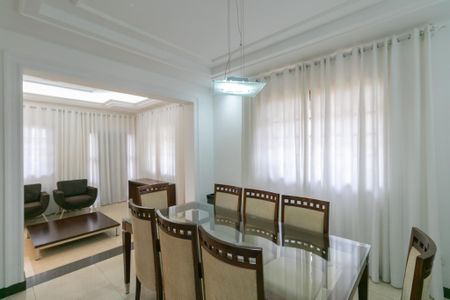 Casa para alugar com 720m², 4 quartos e 10 vagas