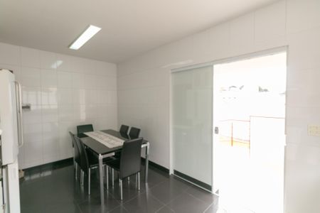 Casa para alugar com 720m², 4 quartos e 10 vagas