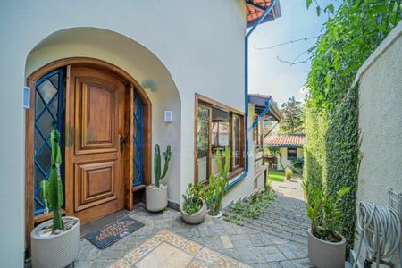 Casa à venda com 4 quartos, 482m² em Jardim Cordeiro, São Paulo