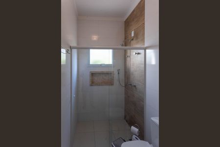 Casa de condomínio para alugar com 290m², 3 quartos e 4 vagas Casa de condomínio para alugar com 290m², 3 quartos e 4 vagasBanheiro da Suíte 1