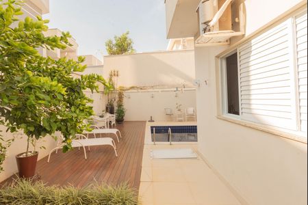 Casa de condomínio para alugar com 290m², 3 quartos e 4 vagas Casa de condomínio para alugar com 290m², 3 quartos e 4 vagasPiscina