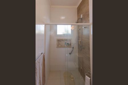 Casa de condomínio para alugar com 290m², 3 quartos e 4 vagas Casa de condomínio para alugar com 290m², 3 quartos e 4 vagasBanheiro da Suíte 3