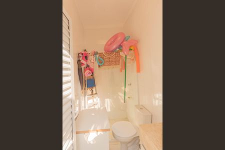Casa de condomínio para alugar com 290m², 3 quartos e 4 vagas Casa de condomínio para alugar com 290m², 3 quartos e 4 vagasBanheiro da Piscina