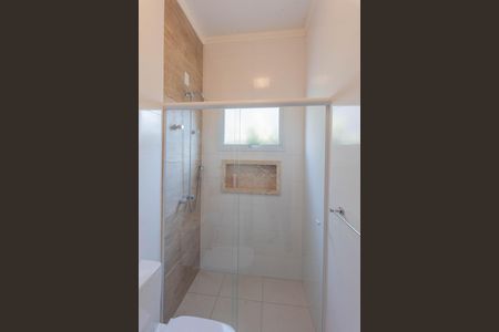 Casa de condomínio para alugar com 290m², 3 quartos e 4 vagas Casa de condomínio para alugar com 290m², 3 quartos e 4 vagasBanheiro da Suíte 2