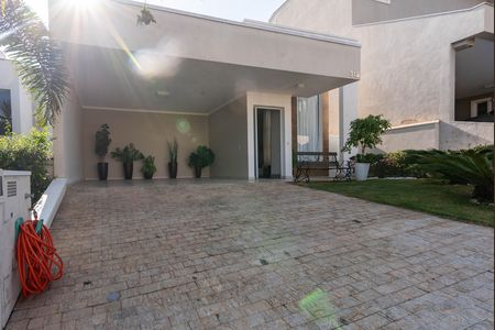 Casa de condomínio para alugar com 290m², 3 quartos e 4 vagas Casa de condomínio para alugar com 290m², 3 quartos e 4 vagasFachada