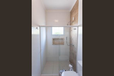 Casa de condomínio para alugar com 290m², 3 quartos e 4 vagas Casa de condomínio para alugar com 290m², 3 quartos e 4 vagasBanheiro da Suíte 1