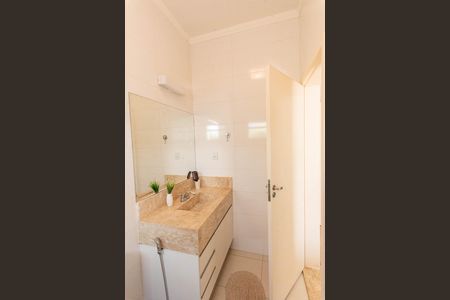 Casa de condomínio para alugar com 290m², 3 quartos e 4 vagas Casa de condomínio para alugar com 290m², 3 quartos e 4 vagasBanheiro da Suíte 1