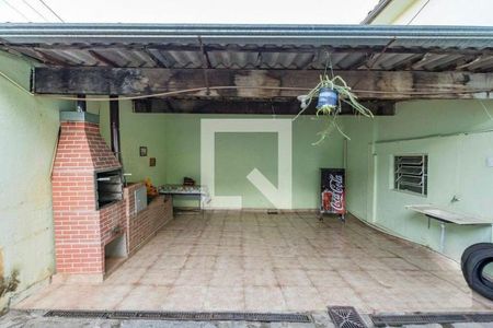 Casa à venda com 200m², 4 quartos e 5 vagas Casa à venda com 200m², 4 quartos e 5 vagasÁrea externa