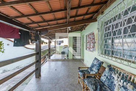 Casa à venda com 200m², 4 quartos e 5 vagas Casa à venda com 200m², 4 quartos e 5 vagasÁrea externa