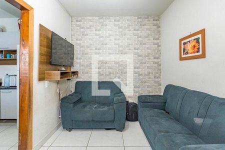 Casa à venda com 200m², 4 quartos e 5 vagas Casa à venda com 200m², 4 quartos e 5 vagasSala