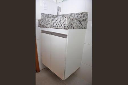 Apartamento para alugar com 42m², 2 quartos e 1 vagaDetalhe - Banheiro Social