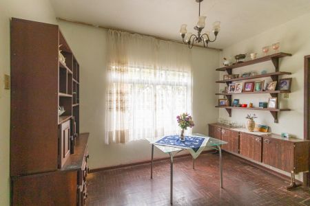 Casa à venda com 3 quartos, 110m² em Niterói, Canoas