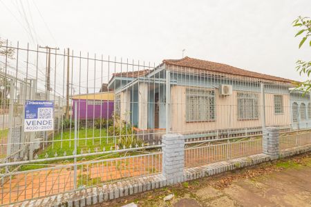 Fachada de casa à venda com 3 quartos, 110m² em Niterói, Canoas