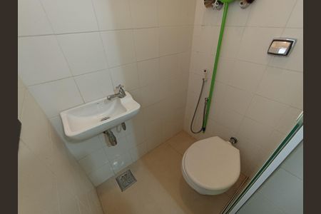 Apartamento à venda com 100m², 2 quartos e 1 vaga Apartamento à venda com 100m², 2 quartos e 1 vagaBanheiro área de serviço