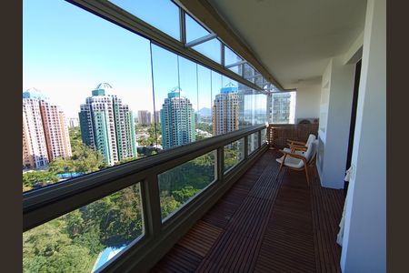 Apartamento à venda com 100m², 2 quartos e 1 vaga Apartamento à venda com 100m², 2 quartos e 1 vagaVaranda