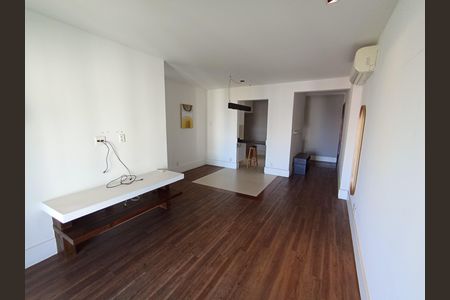 Apartamento à venda com 100m², 2 quartos e 1 vaga Apartamento à venda com 100m², 2 quartos e 1 vagaSala