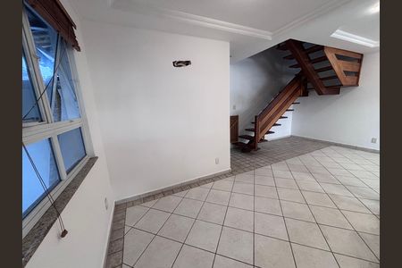 Sala de casa de condomínio para alugar com 3 quartos, 110m² em Recreio dos Bandeirantes, Rio de Janeiro