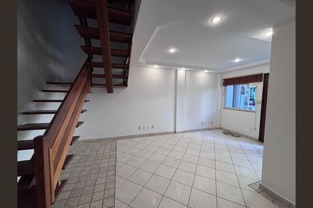 Sala de casa de condomínio para alugar com 3 quartos, 110m² em Recreio dos Bandeirantes, Rio de Janeiro