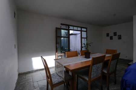Casa para alugar com 250m², 2 quartos e 2 vagas Casa para alugar com 250m², 2 quartos e 2 vagasSala de Jantar