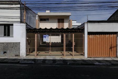 Casa para alugar com 250m², 2 quartos e 2 vagas Casa para alugar com 250m², 2 quartos e 2 vagasFachada