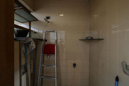 Casa para alugar com 250m², 2 quartos e 2 vagas Casa para alugar com 250m², 2 quartos e 2 vagasBanheiro de Serviço