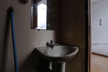 Casa para alugar com 250m², 2 quartos e 2 vagas Casa para alugar com 250m², 2 quartos e 2 vagasBanheiro de Serviço