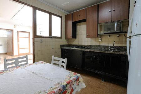 Casa para alugar com 250m², 2 quartos e 2 vagas Casa para alugar com 250m², 2 quartos e 2 vagasCozinha