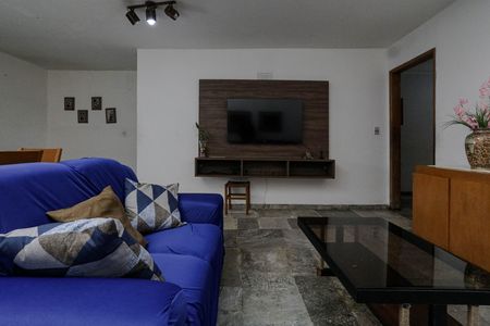 Sala de casa para alugar com 2 quartos, 250m² em Centro, Mogi das Cruzes