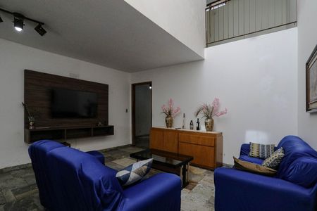Casa para alugar com 250m², 2 quartos e 2 vagas Casa para alugar com 250m², 2 quartos e 2 vagasSala