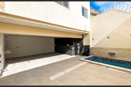 Casa à venda com 118m², 3 quartos e 4 vagasGaragem 
