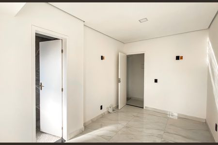 Casa à venda com 118m², 3 quartos e 4 vagasSuite 