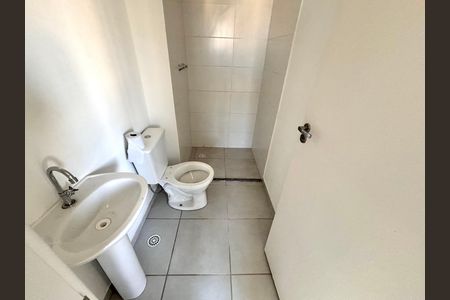 Banheiro de apartamento para alugar com 2 quartos, 38m² em Cidade Antônio Estêvão de Carvalho, São Paulo